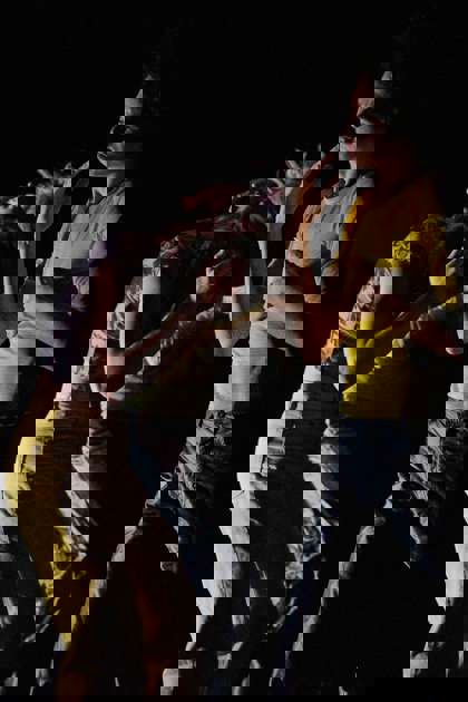 studenti tančí na představení